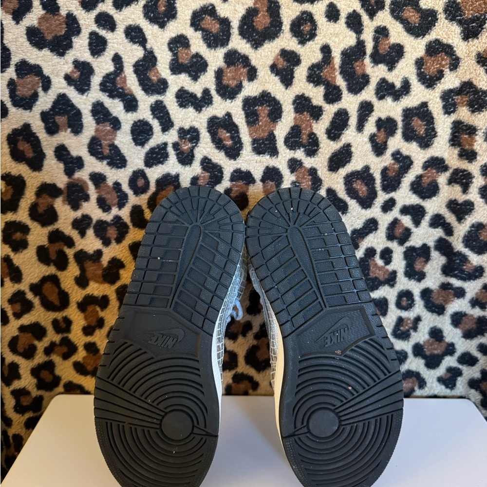 Nike Air Jordan 1 Mid – Women’s Size 7.5 - Picture 6 of 6